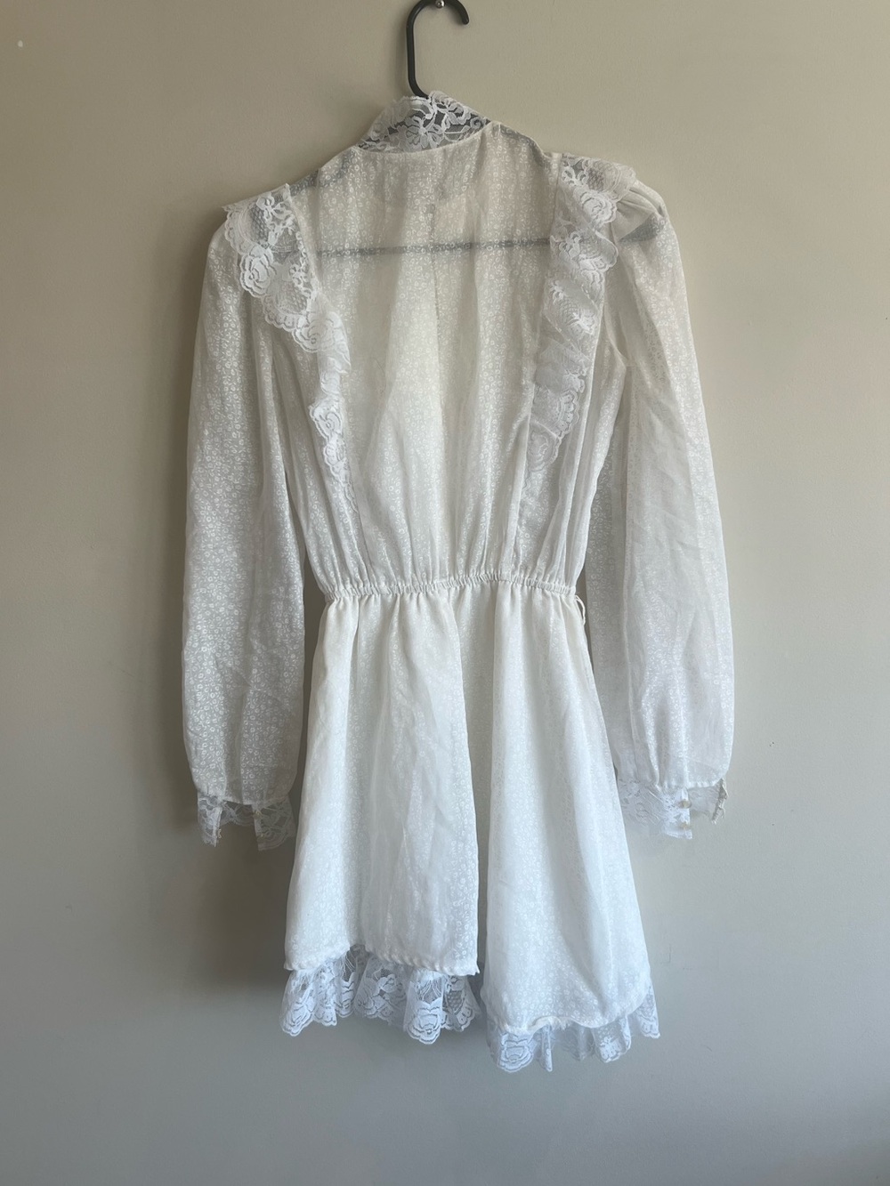 Vintage White Floral Long Sleeve Dress